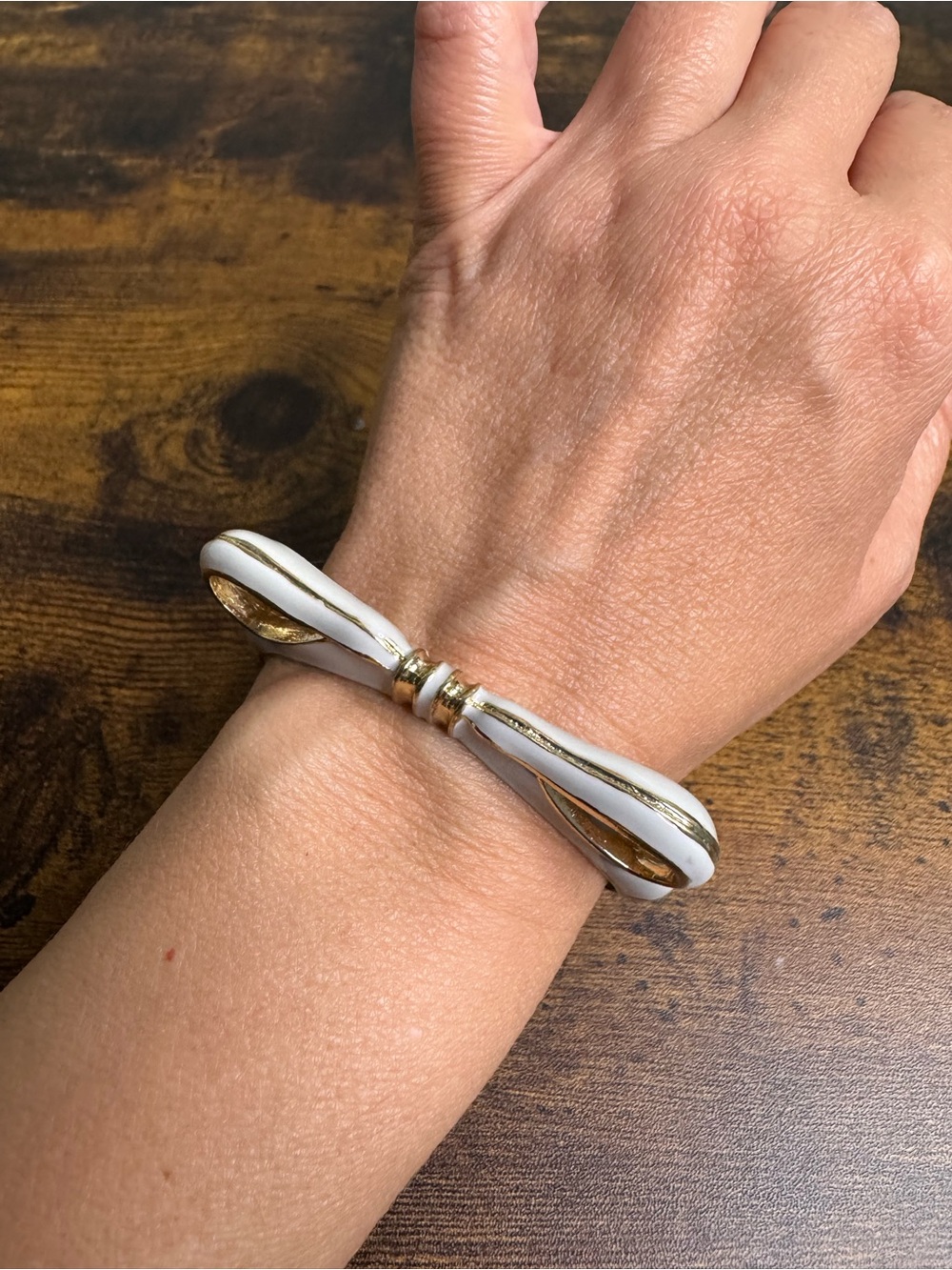 Enamel Bow Bangle Hinged Bracelet - Gold-Tone
